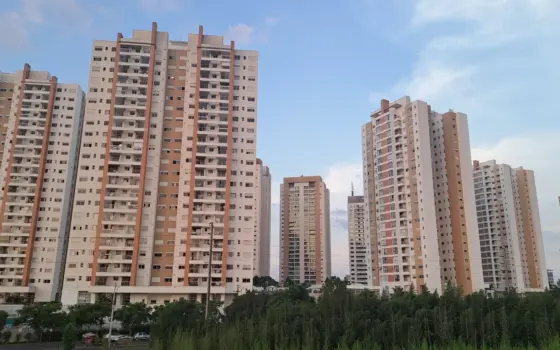 Torres residenciais de apartamentos em Curitiba, imagem usada para ilustrar imóvel alugado
