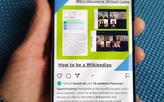 Pessoa segura um smartphone para acessar serviços digitais da conta gov.br
