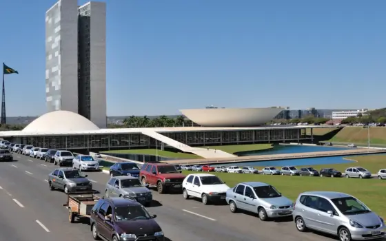 Palácio do Congresso Nacional em Brasília, associado às decisões sobre orçamento e dívida pública federal