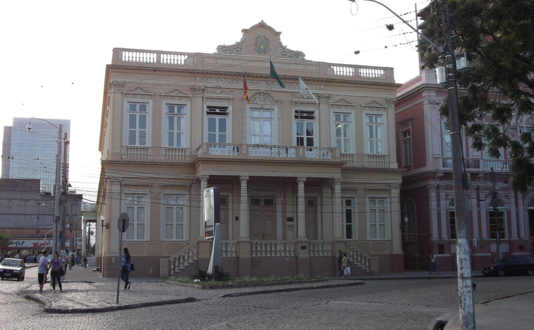 Fachada da Prefeitura de Pelotas, no Rio Grande do Sul, Brasil
