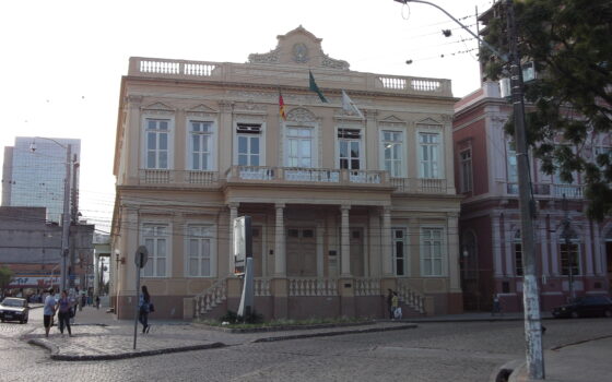 Fachada da Prefeitura de Pelotas, no Rio Grande do Sul, Brasil