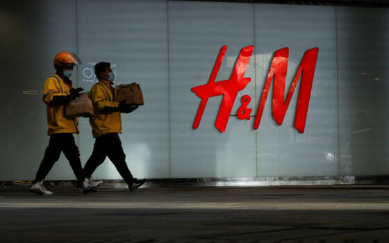 Fachada de uma loja da H&M, varejista sueca que anunciou quatro novas unidades no Brasil em 2026