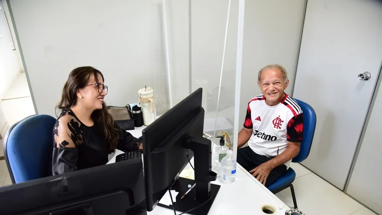 Atendimento do INSS para avaliação social de benefício assistencial em agência da Previdência Social