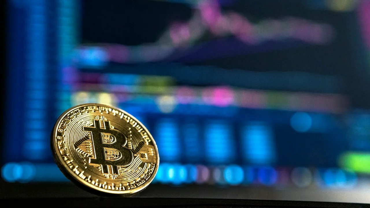 Bitcoin diante de gráficos de mercado: transferências de ativos virtuais e prevenção a fraudes