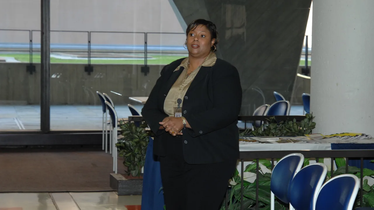 Profissional participa de evento sobre inclusão de pessoas com deficiência no trabalho