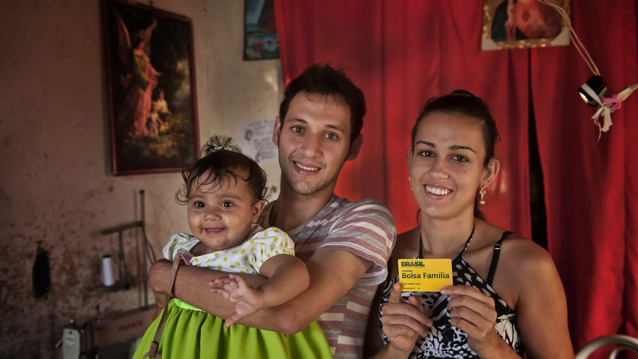 Família beneficiária com cartão do Bolsa Família