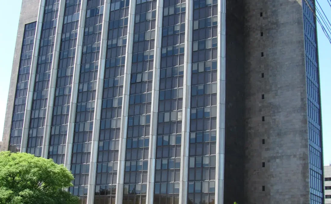 Edifício da Receita Federal em fotografia externa