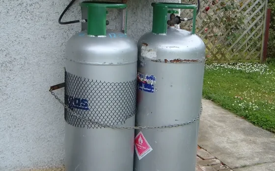 Botijões de GLP em área externa