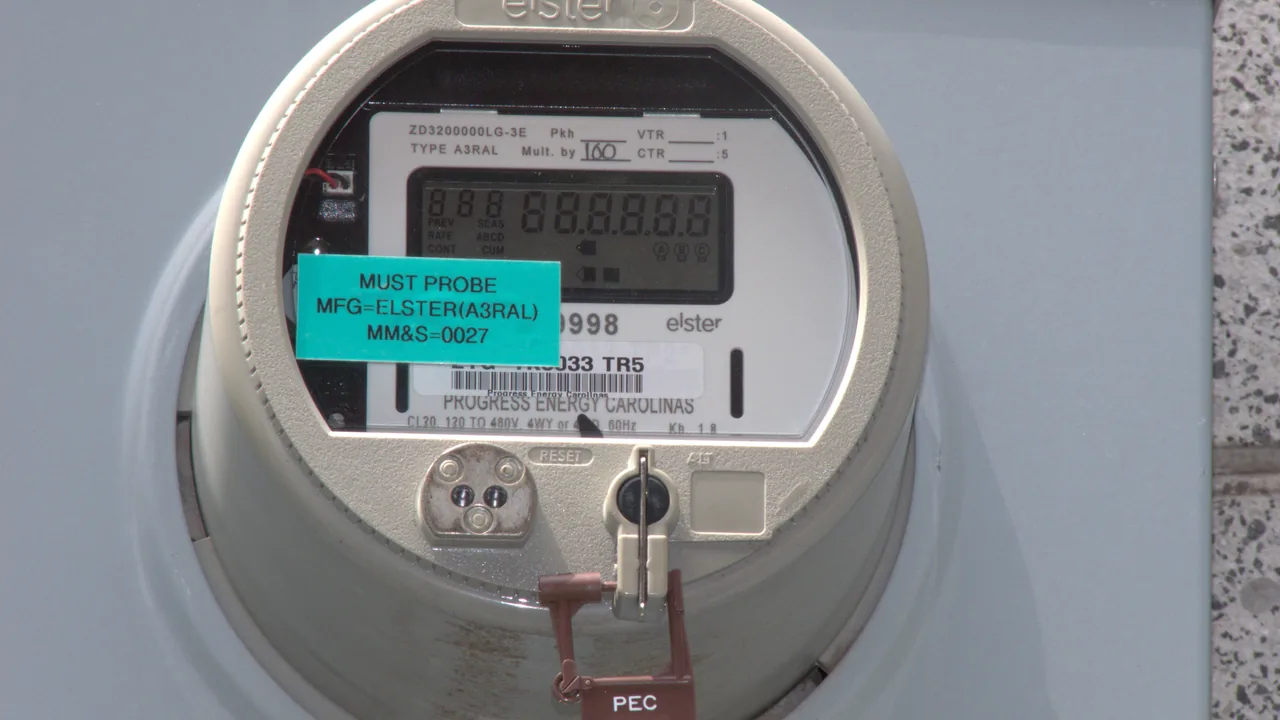Medidor digital de energia elétrica usado para acompanhar o consumo em kWh