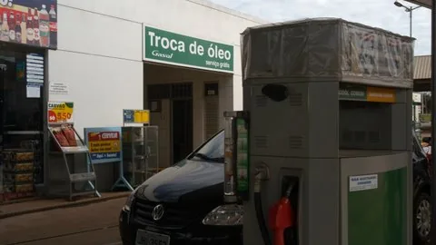 Bomba de gasolina em um posto de combustíveis no Brasil