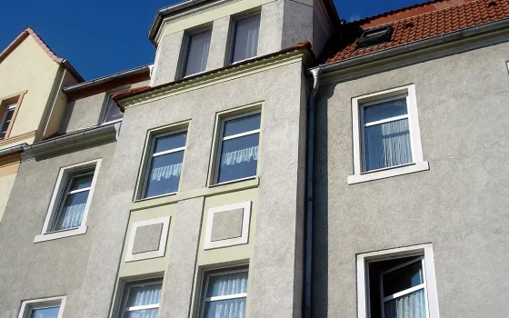 Edifício residencial visto da rua